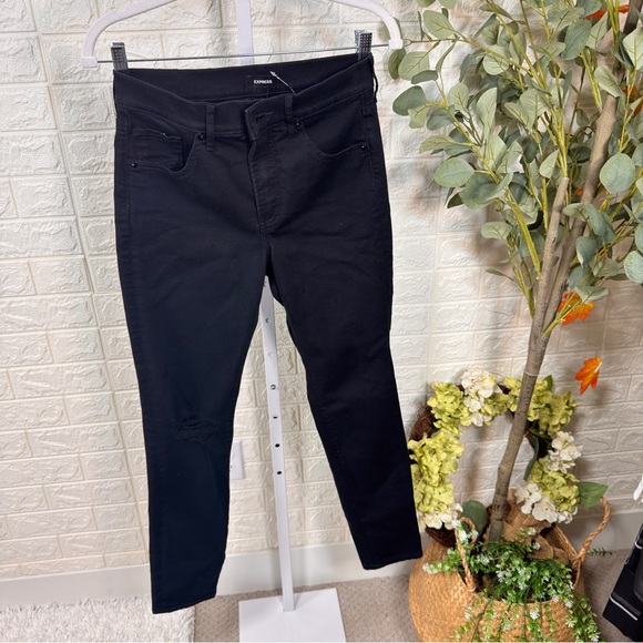 Express Midrise Distressed Skinny. Size 2R - Picture 12 of 12